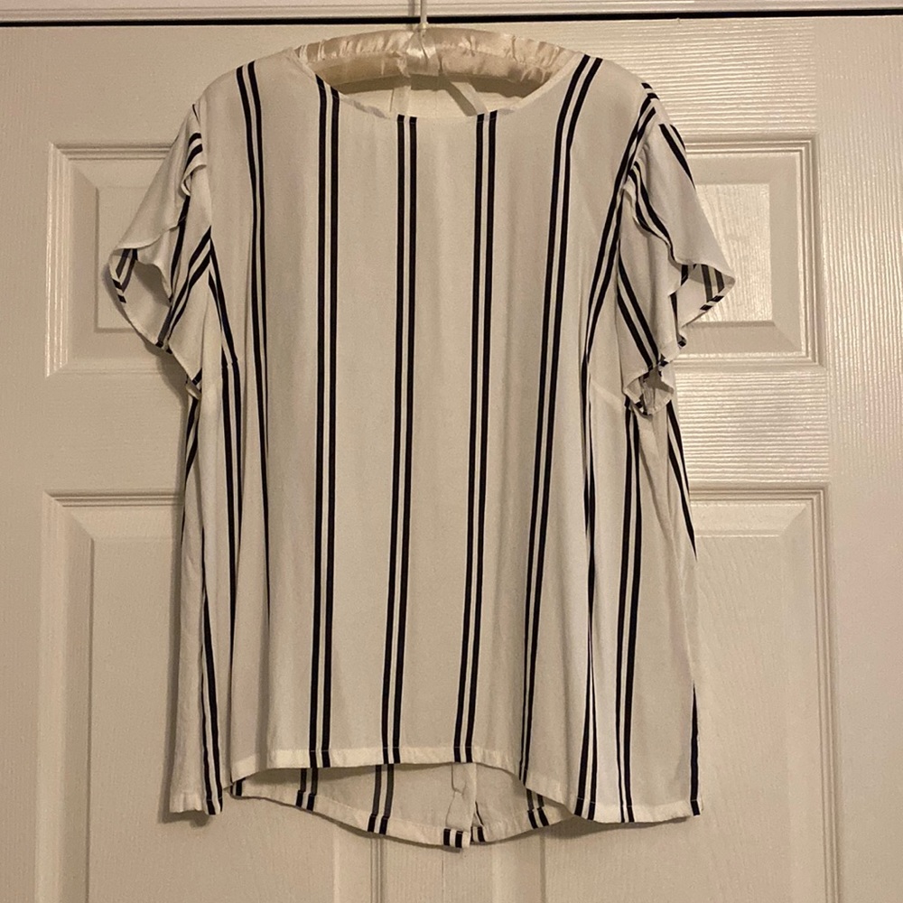 Gap blouse with flutter sleeves